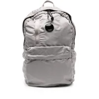 c.p. company sac à dos nylon b à patch logo - gris