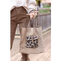 sac à main en cuir velours taupe poche motif léopard anse brillante